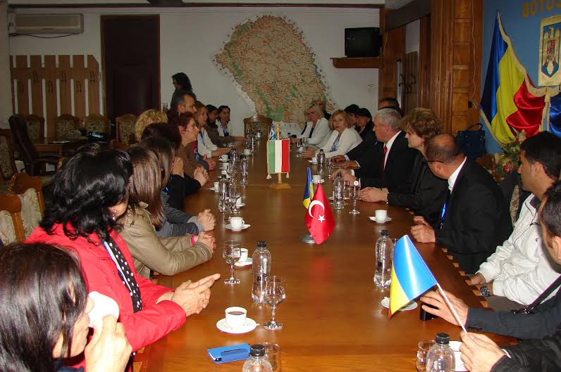 Intalnire prefect Botosani, Costica Macaleti, cu profesori din cinci tari