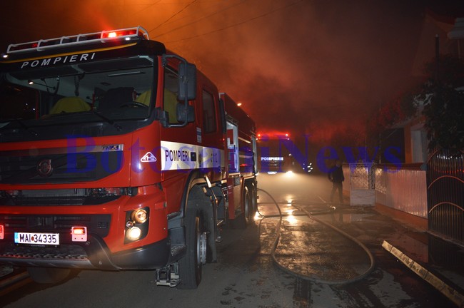 masina pompieri incendiu noaptea casa botosani