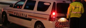 masina de politie cu girofar noaptea