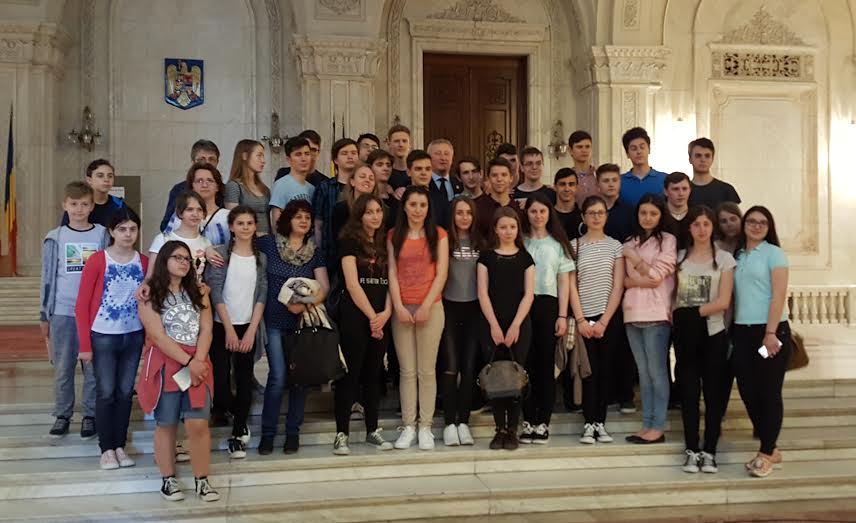 elevi de Colegiul National Mihai Eminescu la parlament- Botosani