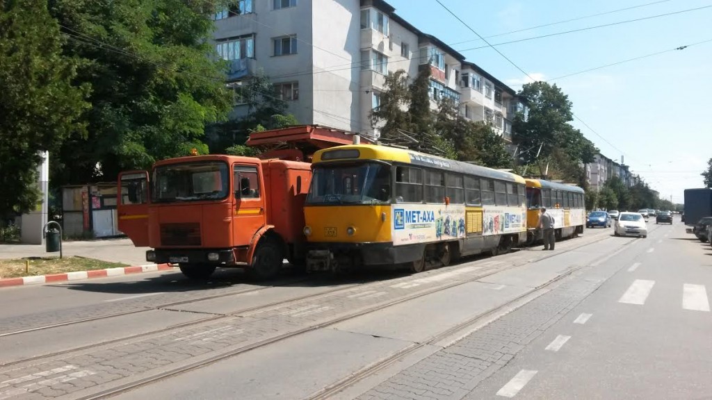 tramvaie blocate strada primaverii- botosani