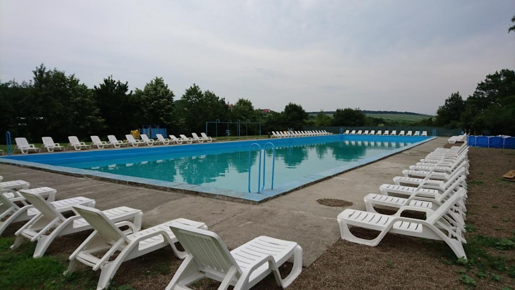 strand lebada- bazin de inot botosani