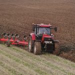 tractor la arat, stiri, botosani, apia, agricultura