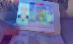 Carte de identitate falsă descoperită la controlul de frontieră Botosani (1)Carte de identitate falsă descoperită la controlul de frontieră Botosani (1)