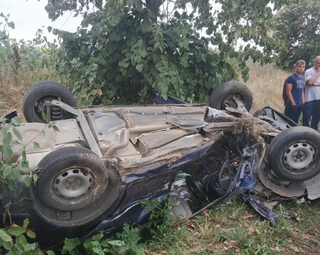 accident cu masina rasturnata in satul Cuza Voda din comuna Viisoara- Botosani (1)
