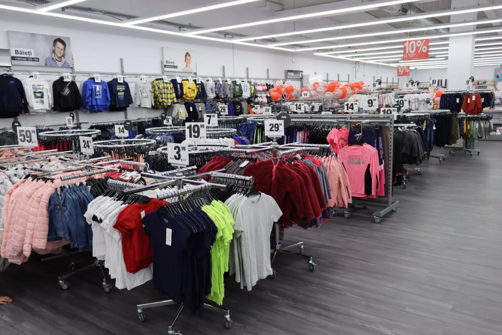 Prove Milestone Far away FOTO Un nou magazin de haine deschis în Botoșani. Este cel de-al 60-lea  magazin al unui cunoscut retailer german - BotosaniNews.ro