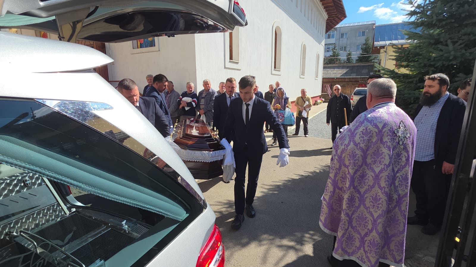 FOTO & VIDEO Rămas bun, maestre! Fostul director al Filarmonicii Botoșani, Ion Ilie, a fost înmormântat astăzi
